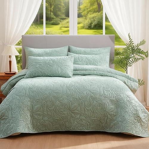Quilts Queen Size Bedding set Sage Green Bedspreads 3 Pieces (1 Quilt, 2 Pillow Shams) Soft Bed Summer/Fall Lightweight Breathable Bedspread Comforter Modern style Plant and Flower for All Season | Skin-Friendly Soft, All-Season Comfort, Breathable, Lightweight, Machine Washable
